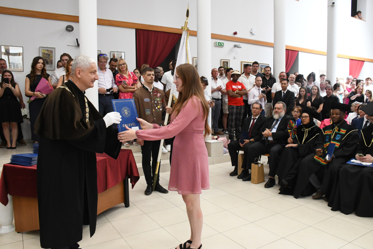 2026-06-26_diplomaoszto_30.jpg